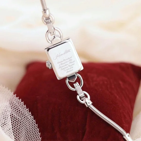 Hamilton American H812710 Women’s Watch
[Very Good Condition] Swiss-Made - Picture 5 of 10